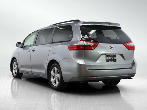 Used 2015 Toyota Sienna LE image 3