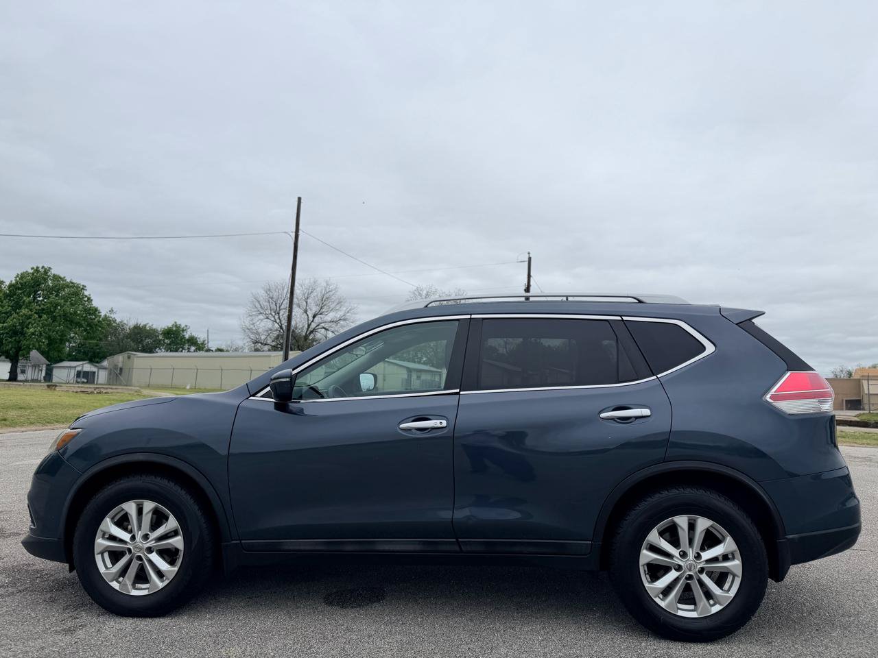 Used 2014 Nissan Rogue SV FWD image 6