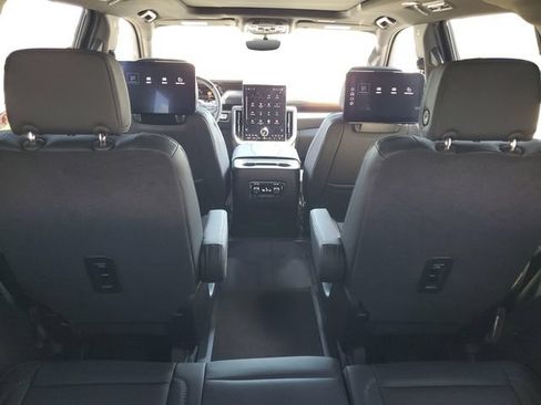 Used 2026 GMC Yukon Denali w/ Denali Reserve Package AWD/4WD image 32