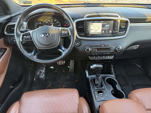 Used 2019 Kia Sorento SX image 10