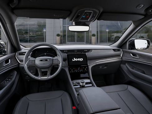 New 2025 Jeep Grand Cherokee Limited w/ Black Appearance Package AWD/4WD image 15