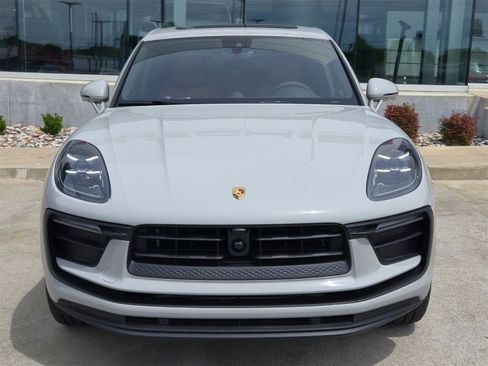 New 2025 Porsche Macan image 10