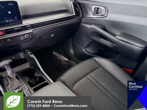 Used 2025 Kia Sorento S image 27