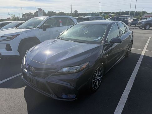 Used 2022 Toyota Camry SE FWD image 14