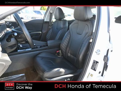 Used 2025 Hyundai Elantra Limited image 17