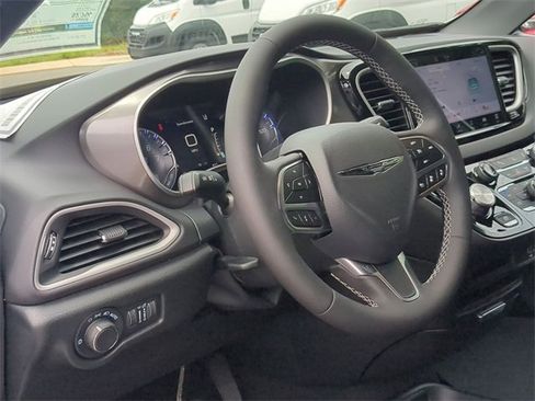 New 2026 Chrysler Voyager LX image 34