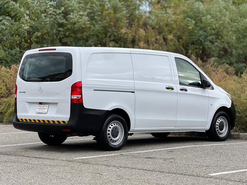 Used 2021 Mercedes-Benz Metris image 9