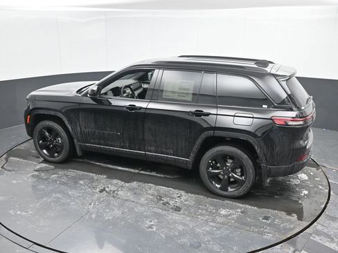 New 2025 Jeep Grand Cherokee Altitude image 34