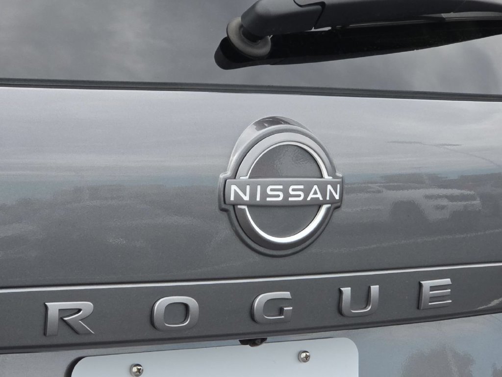 Used 2025 Nissan Rogue SL FWD image 10