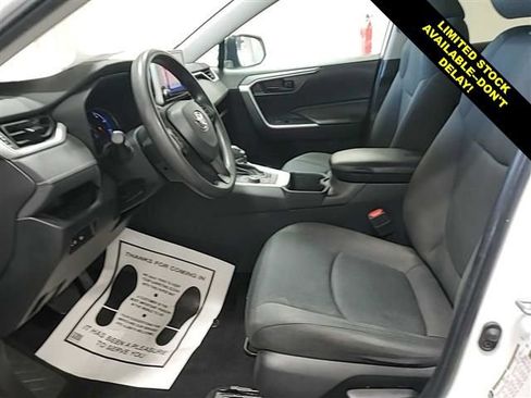 Used 2024 Toyota RAV4 LE AWD/4WD image 4