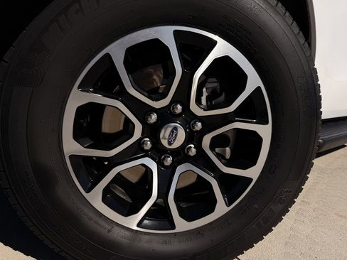 Used 2024 Ford Expedition XLT image 10