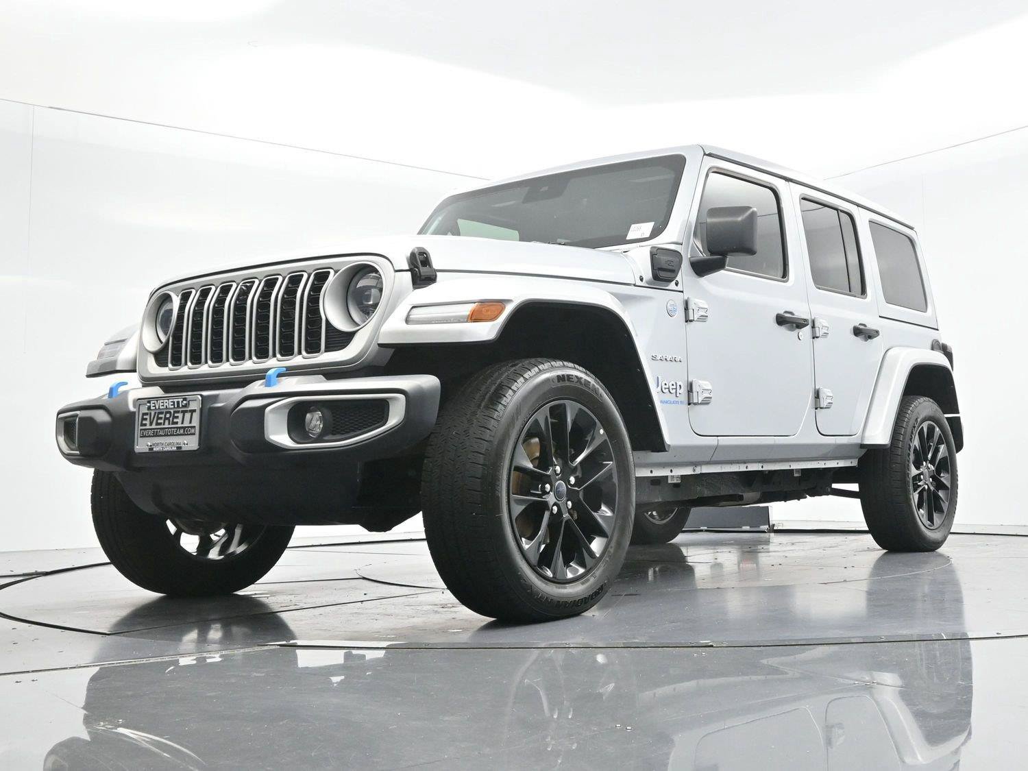 Used 2024 Jeep Wrangler Unlimited Sahara w/ Technology Group AWD/4WD image 51