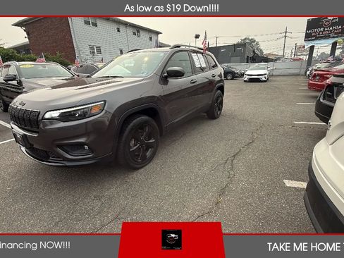 Used 2019 Jeep Cherokee Latitude Plus AWD/4WD image 3