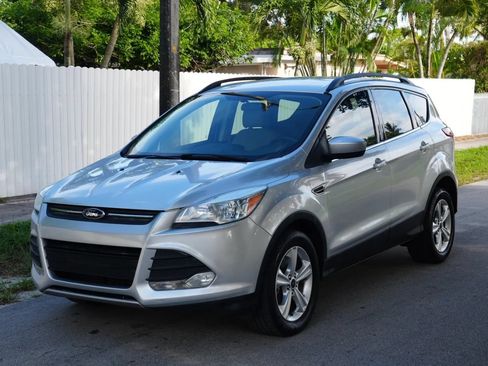 Used 2016 Ford Escape SE w/ SE Leather Comfort Package FWD image 3