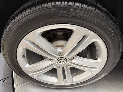 Used 2014 Volkswagen Touareg VR6 image 34