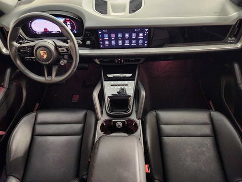 Used 2025 Porsche Cayenne AWD/4WD image 4