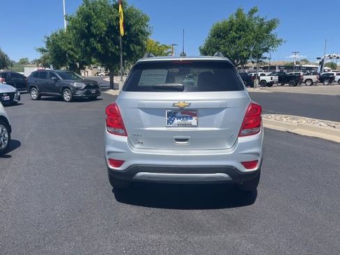Used 2020 Chevrolet Trax LT w/ LT Convenience Package FWD image 5