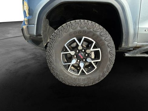 Used 2024 GMC Canyon AT4X AWD/4WD image 9