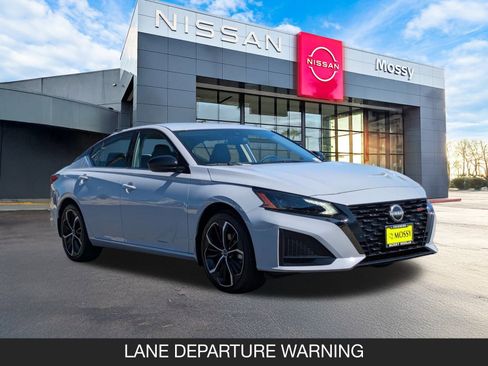 New 2025 Nissan Altima 2.5 SR image 2