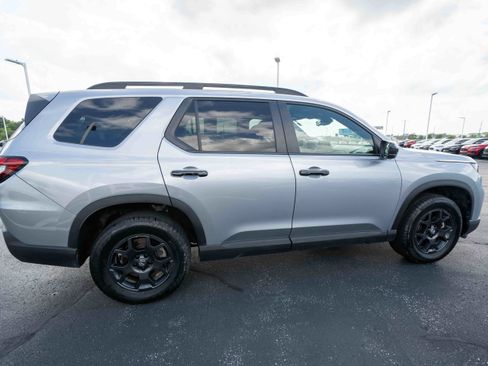 Used 2025 Honda Pilot TrailSport image 6