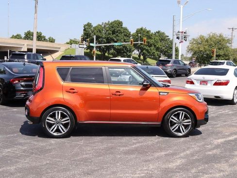 Used 2018 Kia Soul ! w/ Tech Package FWD image 5