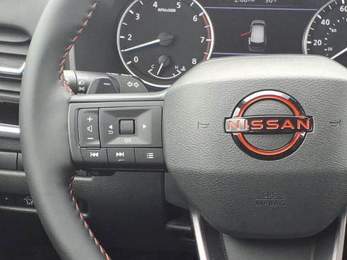 Used 2025 Nissan Rogue SV AWD/4WD image 11