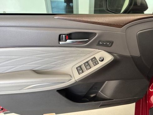 Used 2021 Toyota Avalon Limited image 20