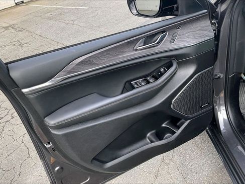 Certified 2024 Jeep Grand Cherokee L Overland w/ Luxury Tech Group IV image 29