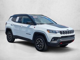 Used 2025 Jeep Compass Trailhawk AWD/4WD video 3
