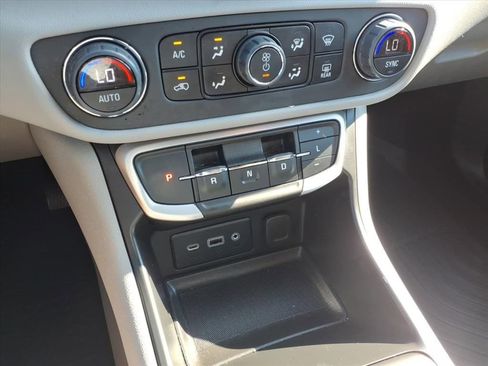 Used 2023 GMC Terrain SLE w/ Driver Convenience Package image 21