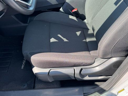 Used 2024 Nissan Rogue S AWD/4WD image 24