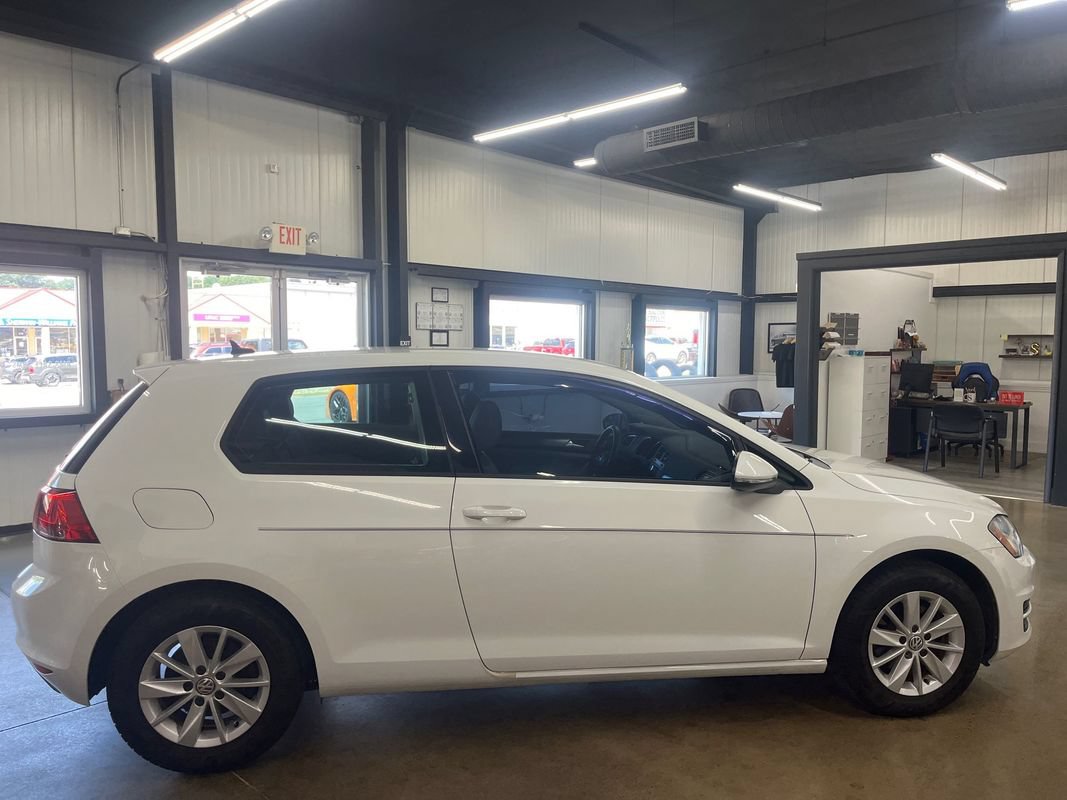 Used 2015 Volkswagen Golf S FWD image 16