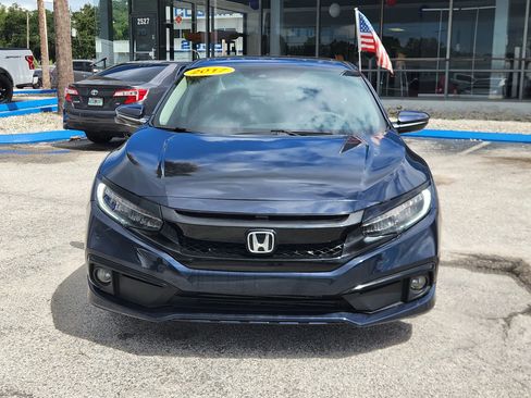 Used 2017 Honda Civic Touring image 3