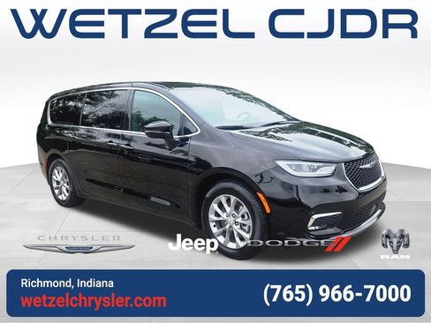 Used 2026 Chrysler Pacifica Limited FWD image 1