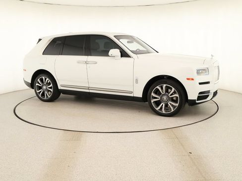 Used 2024 Rolls-Royce Cullinan w/ Cullinan Package AWD/4WD image 9