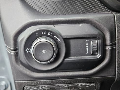 Used 2025 Jeep Wrangler Unlimited Rubicon AWD/4WD image 24