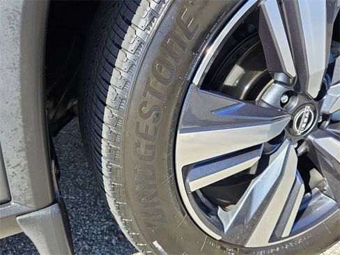 Used 2023 Nissan Rogue SL w/ SL Premium Package image 18