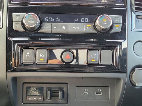 Used 2023 Nissan Titan SV w/ SV Convenience Package image 21