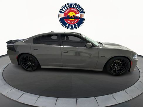 Used 2017 Dodge Charger R/T RWD image 4
