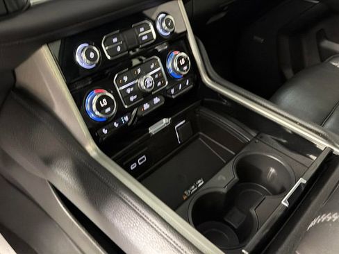 Used 2021 GMC Yukon Denali w/ Denali Premium Package AWD/4WD image 24