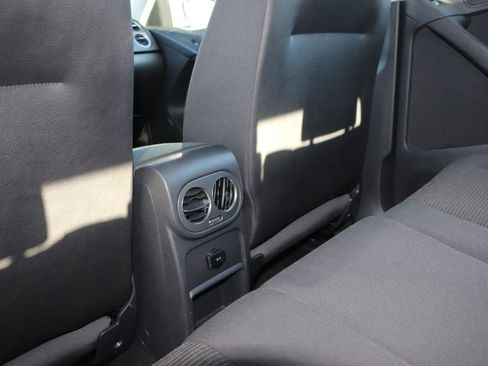 Used 2013 Volkswagen Tiguan S image 21