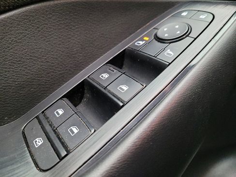 Used 2023 Nissan Rogue S AWD/4WD image 27