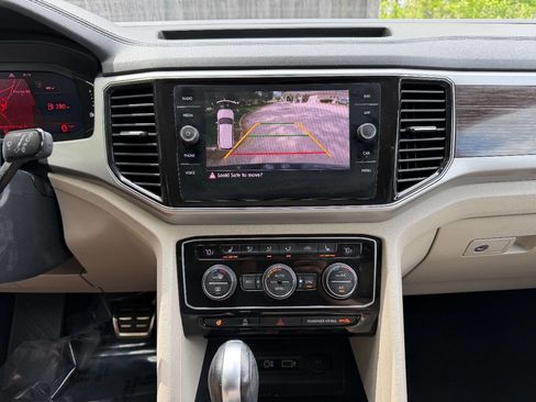 Used 2019 Volkswagen Atlas SEL R-Line AWD/4WD image 18
