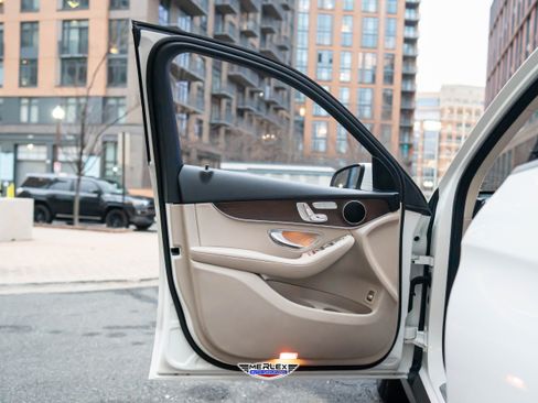 Used 2021 Mercedes-Benz GLC 300 4MATIC image 42