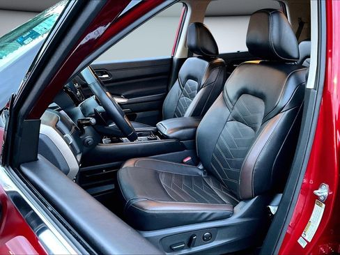 Used 2023 Nissan Pathfinder Platinum image 20