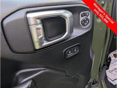 Used 2023 Jeep Wrangler Rubicon w/ Cold Weather Group image 13