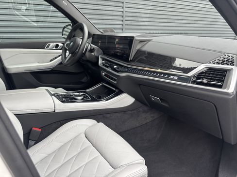 Used 2025 BMW X5 xDrive50e w/ M Sport Package image 13
