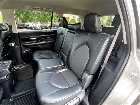Used 2024 Toyota Grand Highlander AWD image 24