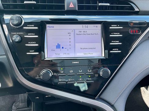 Used 2020 Toyota Camry LE image 32