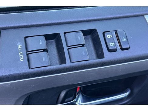 Used 2018 Toyota 4Runner SR5 Premium image 12